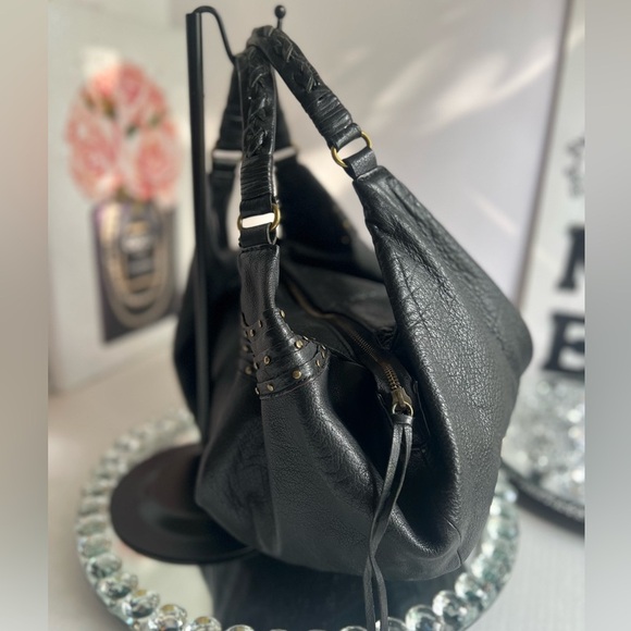 AVAROSE Unique Elegant Black Leather shoulder bag - Picture 6 of 12